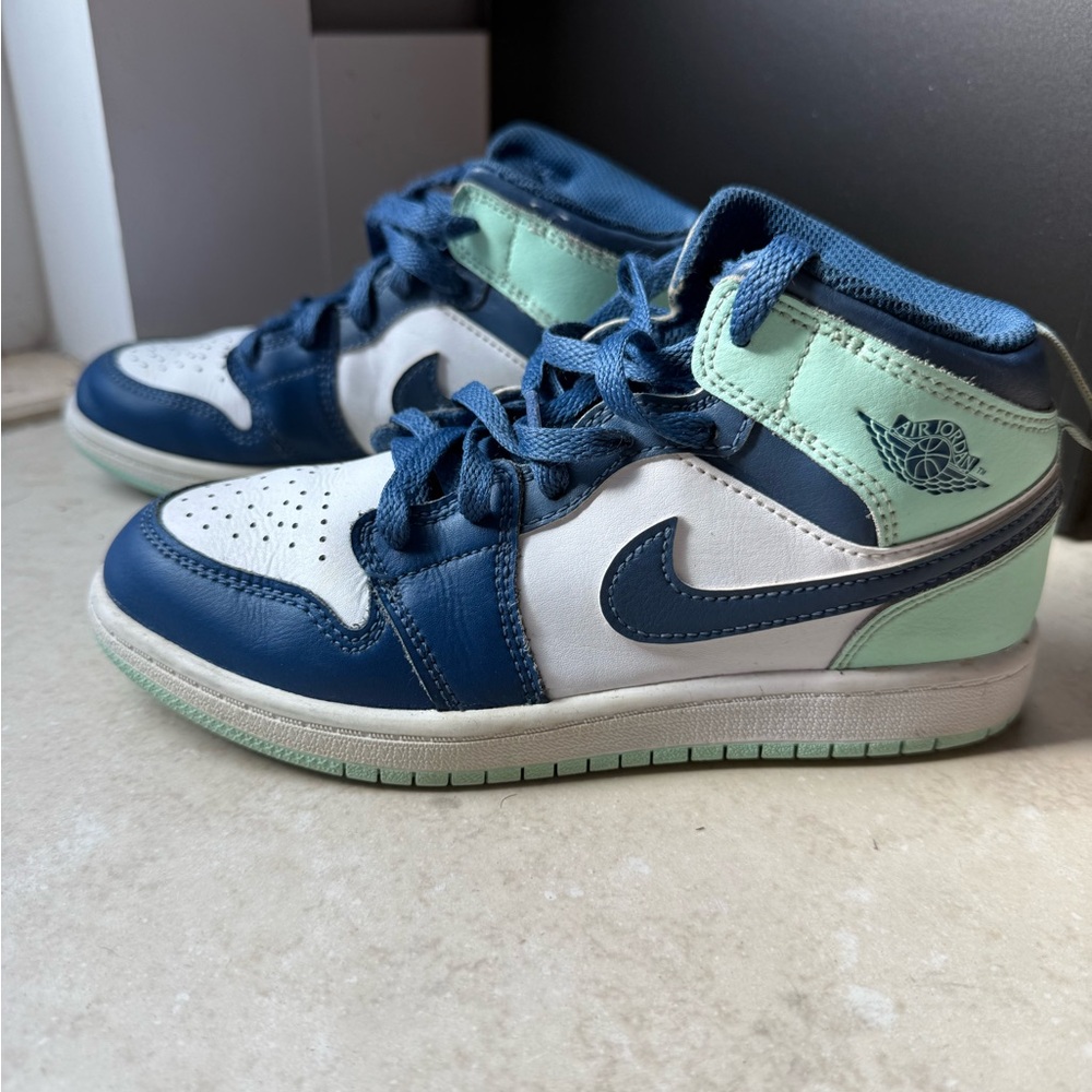 Nike Kids' Navy and Mint Sneakers